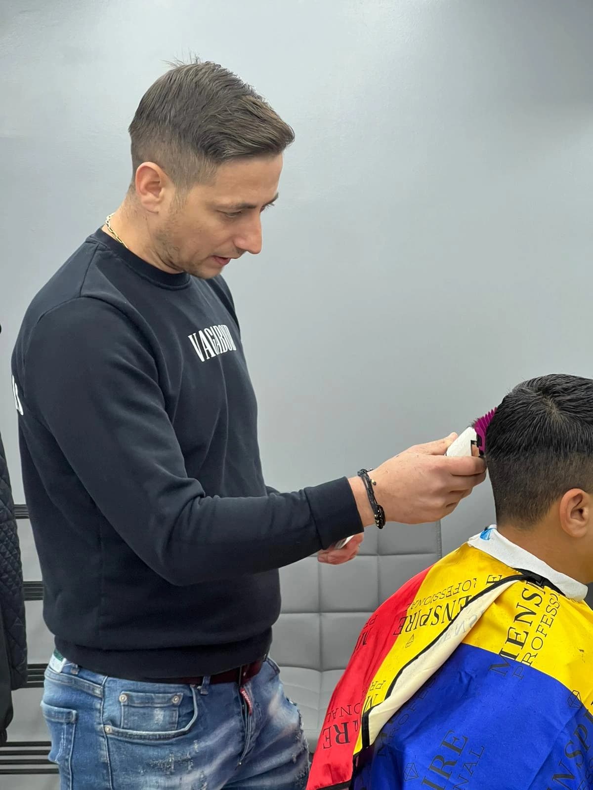 Curs frizerie Pitești — cursant pe model real 3