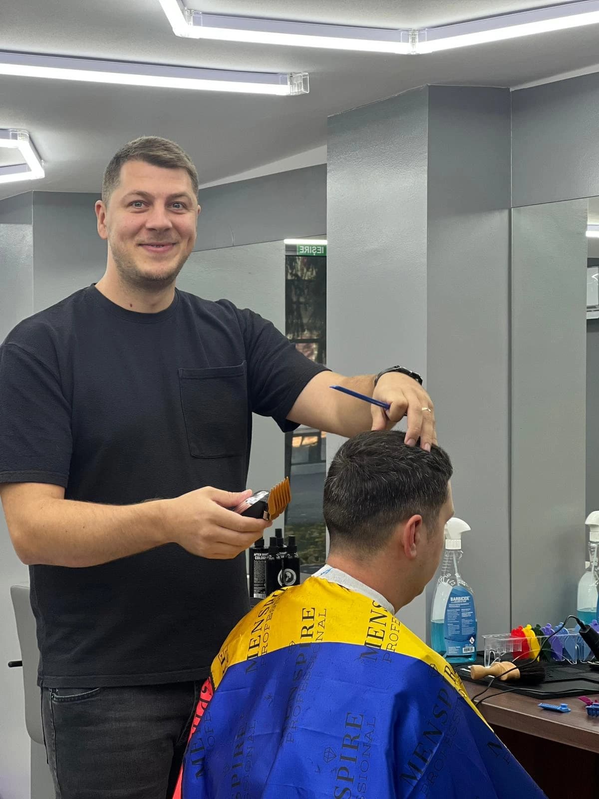 Curs frizerie Pitești — cursant pe model real 6