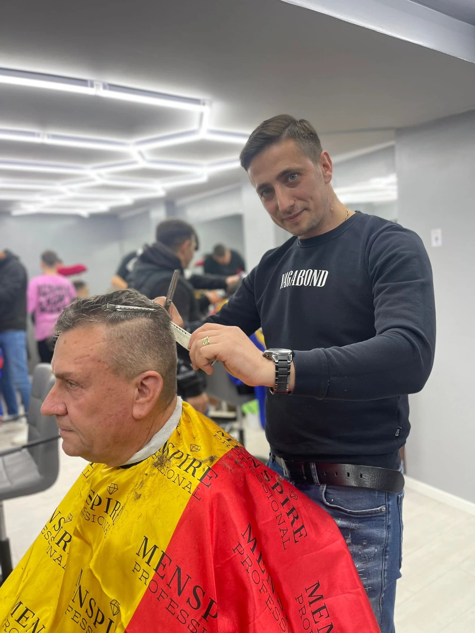 Curs frizerie Pitești — cursant pe model real 16