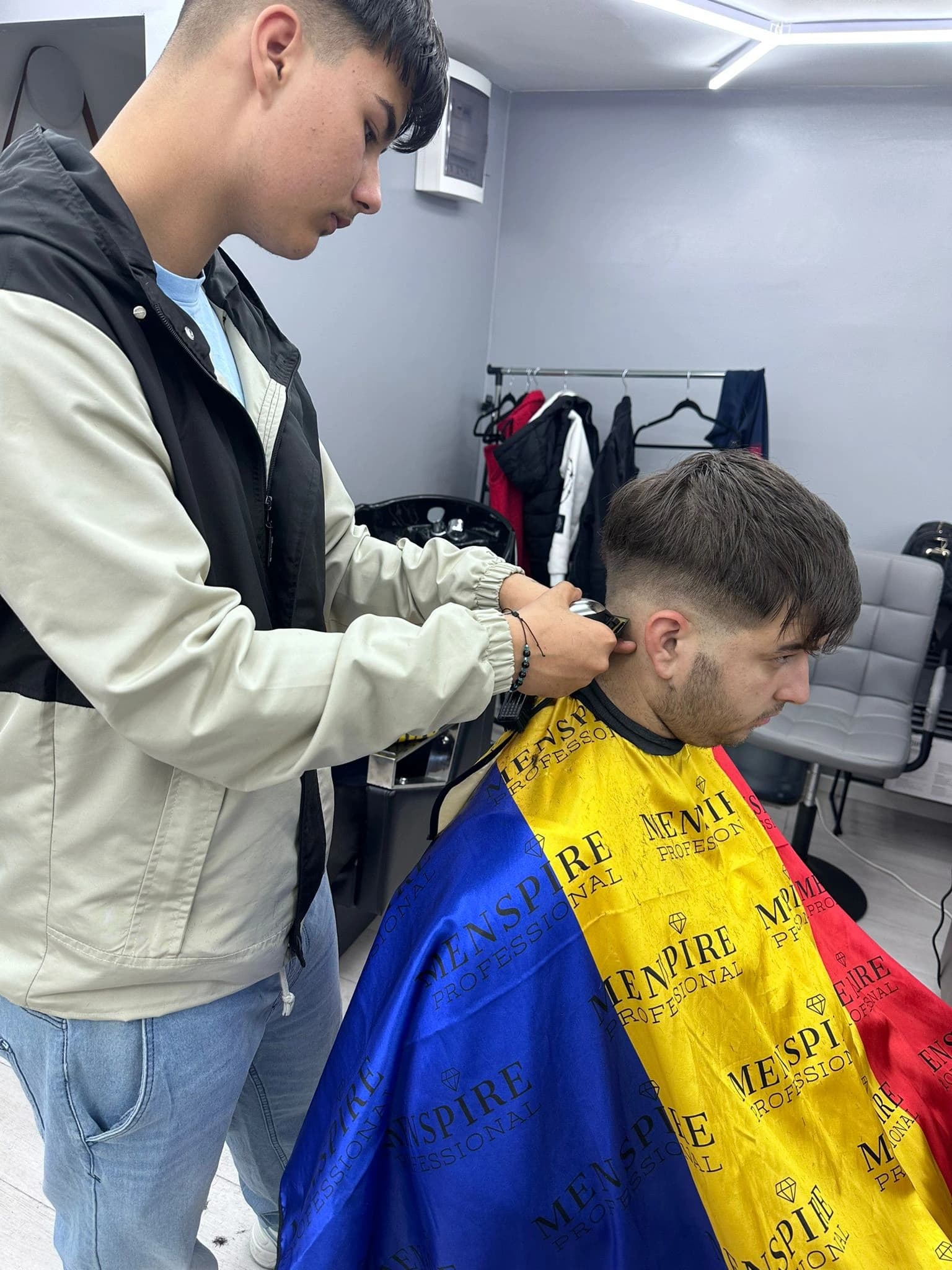 Curs frizerie Pitești — cursant pe model real 24